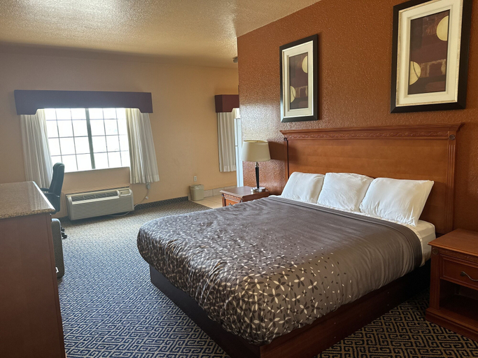 Bedroom 3, HiWay Inn Express, Choctaw