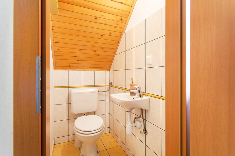 Bathroom 2, Quiet family house Butterfly place, Domžale