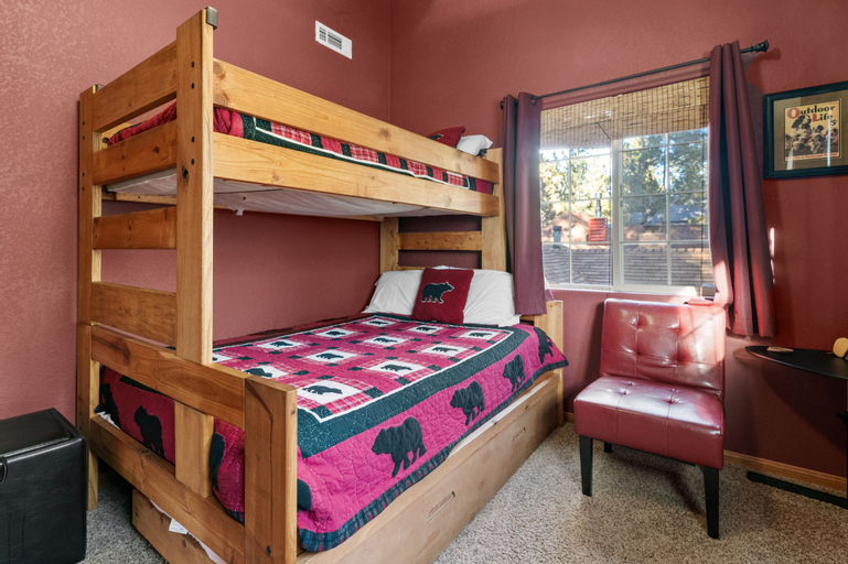 Bedroom 1, The Mauna Home, San Bernardino