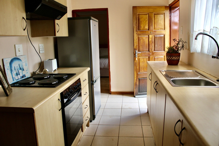 Others 3, Khutsong Lodge