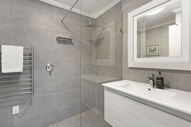 Bathroom 4, Sunset Boulevard 32, City of Cape Town