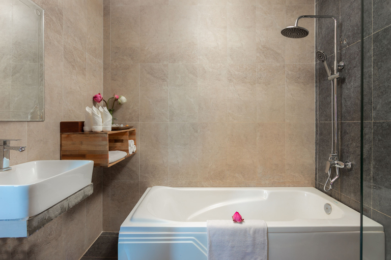 Bathroom 4, Samnak Lounge, Siem Reap