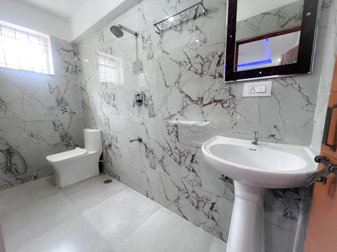 Bathroom 4, Hotel Grand Palace, Bangalore