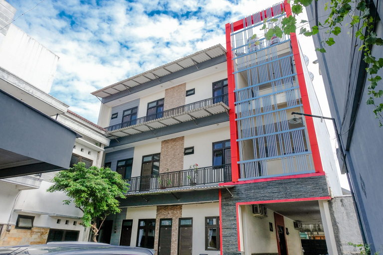 Exterior & Views 1, OYO Life 2744 Guest House Qudsi, Malang