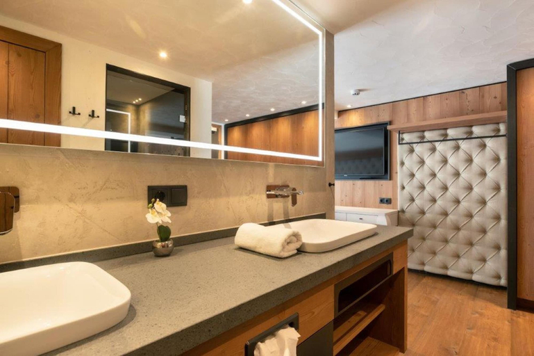 Bathroom 4, Hotel Sonnenhof, Schwaz