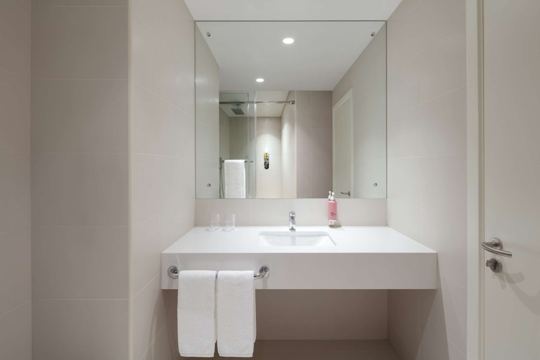 Bathroom 5, Rove La Mer Beach, Dubai