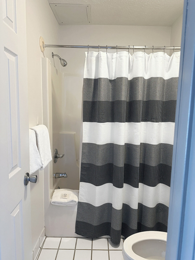 Bathroom 3, Baja Motel, Garrett