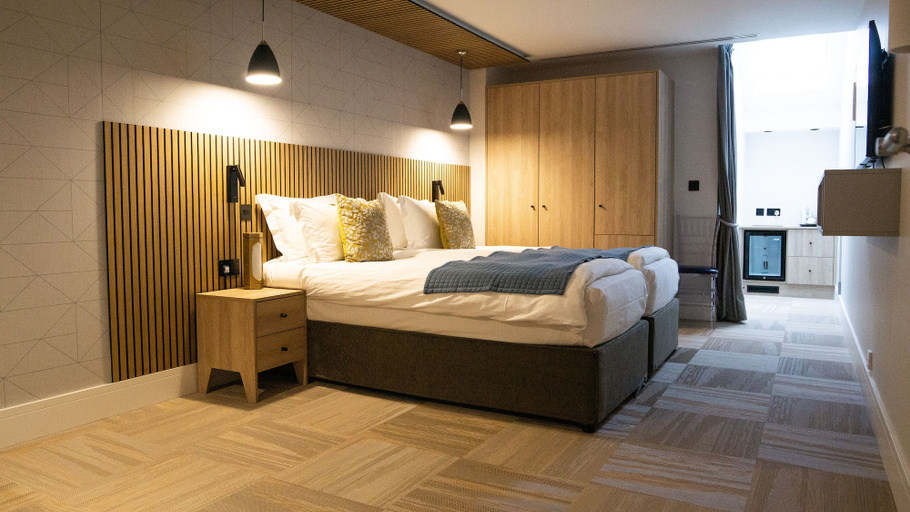 Bedroom 2, The Pillar Hotel, London
