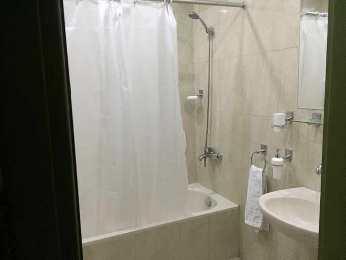 Bathroom 5, Carlton Downtown Cairo, Qasr an-Nil