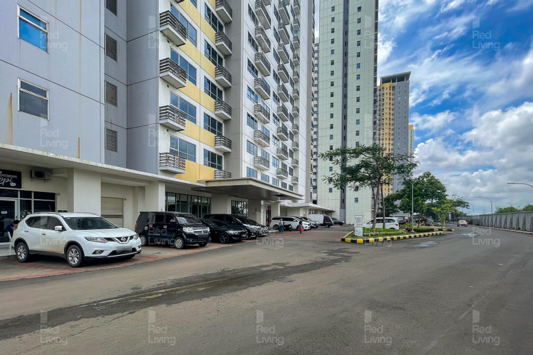 RedLiving Apartemen Springlake Summarecon - Novi Rooms Tower Freesia, Makassar