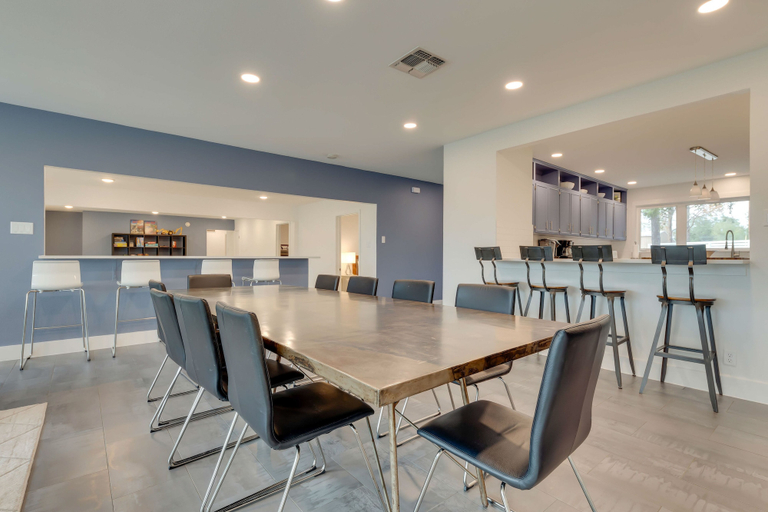 Food & Drinks 4, Beach House 2 on Lake LBJ - Sleeps 24, Llano