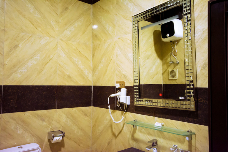 Bathroom 4, Immaculate Diamond Hotel & Apartments, AbujaMun