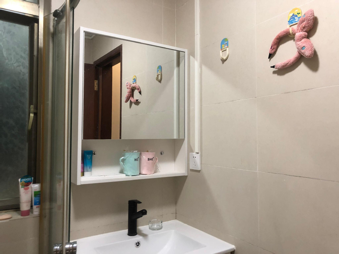 Bedroom 3, A little body often harbors a great soul, Zhongshan