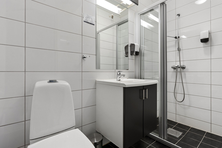 Bathroom 5, First Hotel Backpack, Tromsø