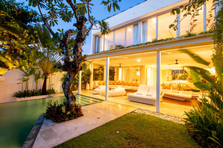 Luxury 5 BR Private Pool Villa at The Sea #PS23, Badung