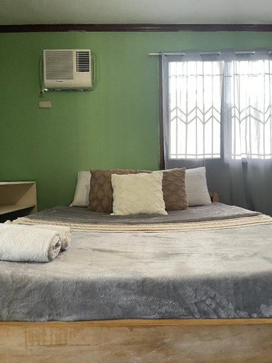 Bedroom 2, Zoey's Beachfront Room, General Luna