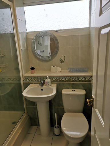 Bathroom 4, Shielded Serenity King Suite, South Tyneside