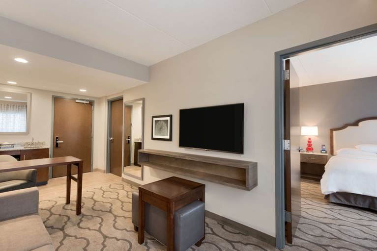 Bedroom 4, Embassy Suites by Hilton Chicago Naperville, Dupage