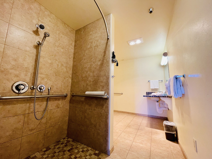 Bathroom 4, Seabird Lodge, Mendocino
