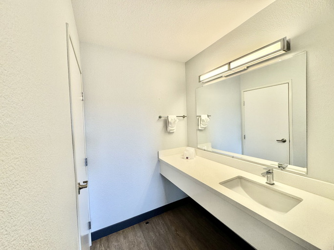 Bathroom 4, Motel 6 Bellflower, CA - Los Angeles, Los Angeles