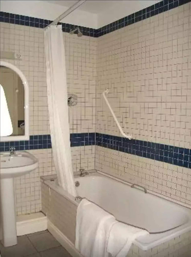 Bathroom, CITY CENTRE 1BR SUITE APT IN DUBLIN-2, Dublin