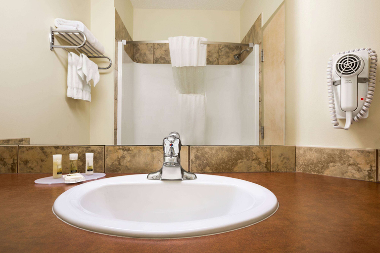 Bathroom 4, Days Inn by Wyndham Bonnyville, Division No. 12
