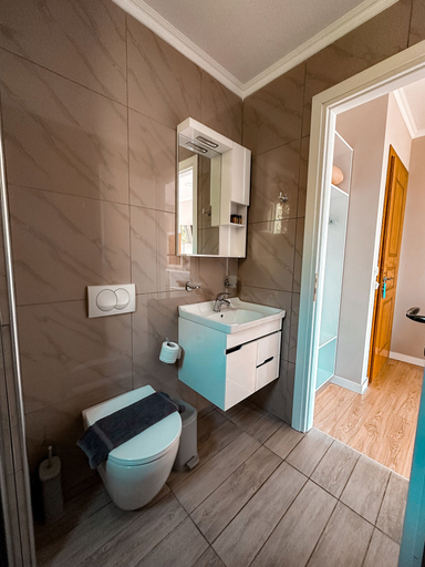 Bathroom 3, Aphrodite's Garden, Vlorës