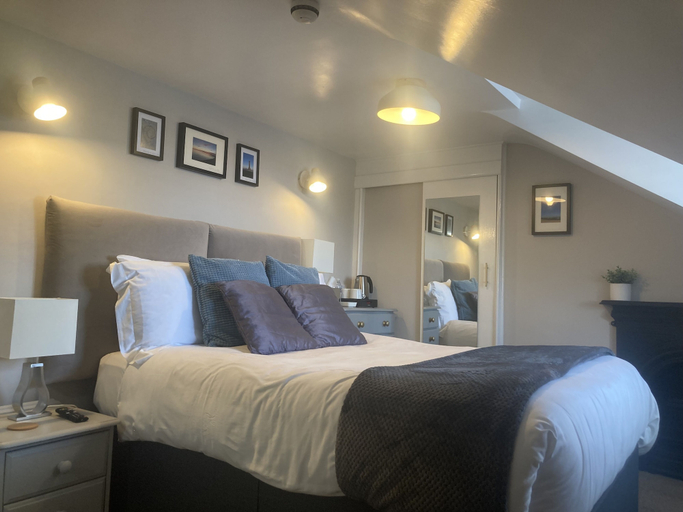 Bedroom 2, The Esplanade, Dorset