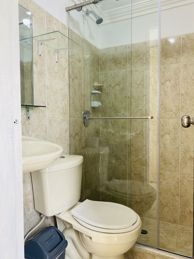 Bathroom 2, Hotel West California, Armenia