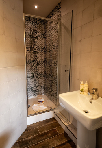 Bathroom 3, George and Dragon Clifton, Cumbria