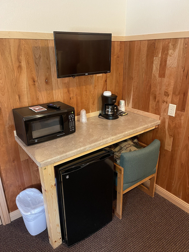 Others 5, Sportsmen Motel, Allamakee