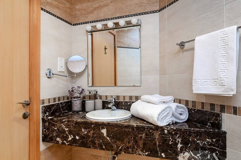 Bathroom 2, Spacious 2BR apartment in Marina Crown, Dubai