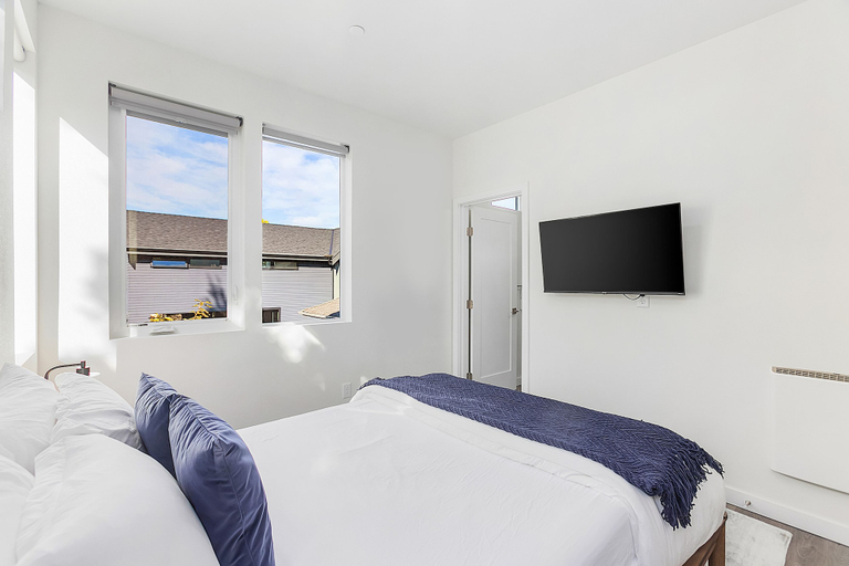 Bedroom 5, Syrax's Dragonstone Den, Seattle