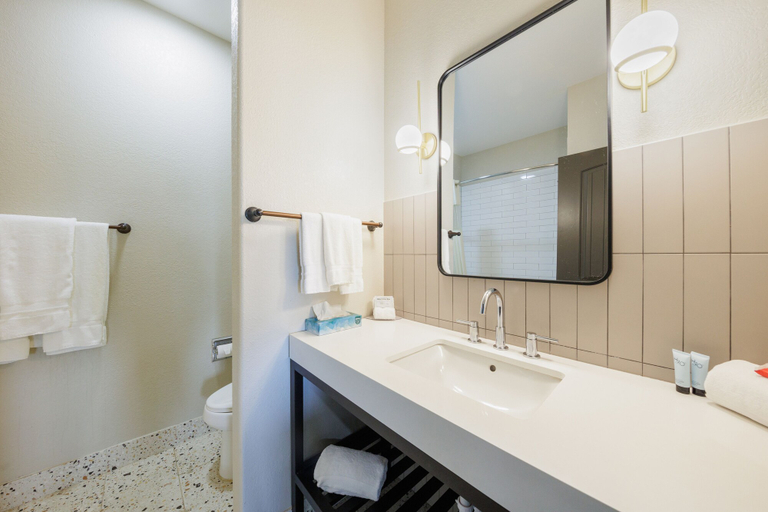Bathroom 4, Blanco River Hotel, Blanco