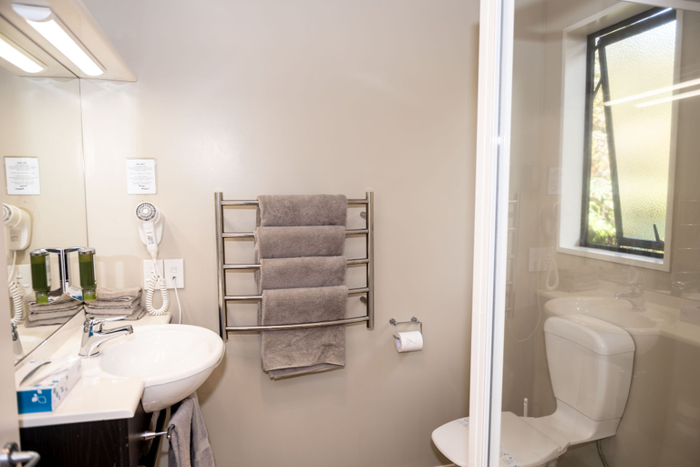 Bathroom 4, 58 On Cron Motel, Westland