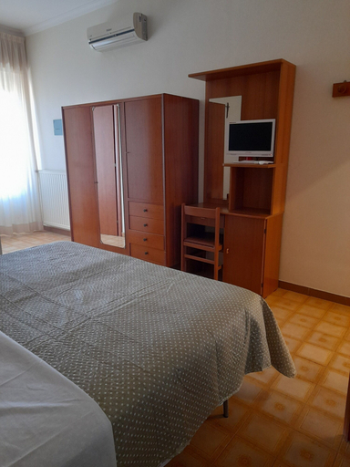 Bedroom 2, Hotel Continental, Frosinone