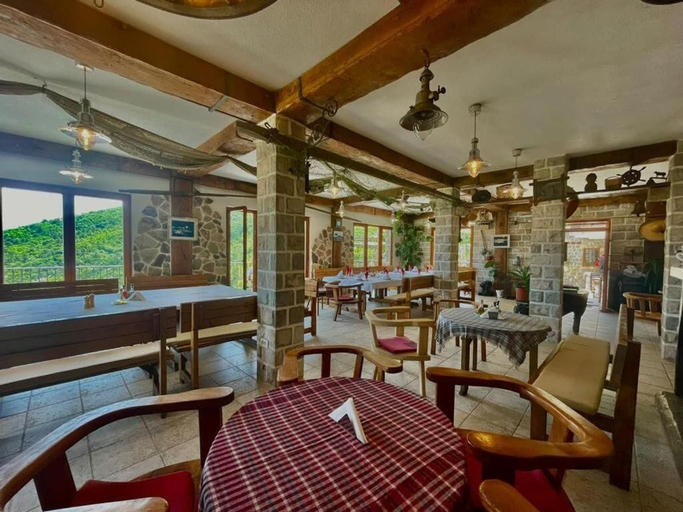 Food & Drinks, Family Retreat Bozovic