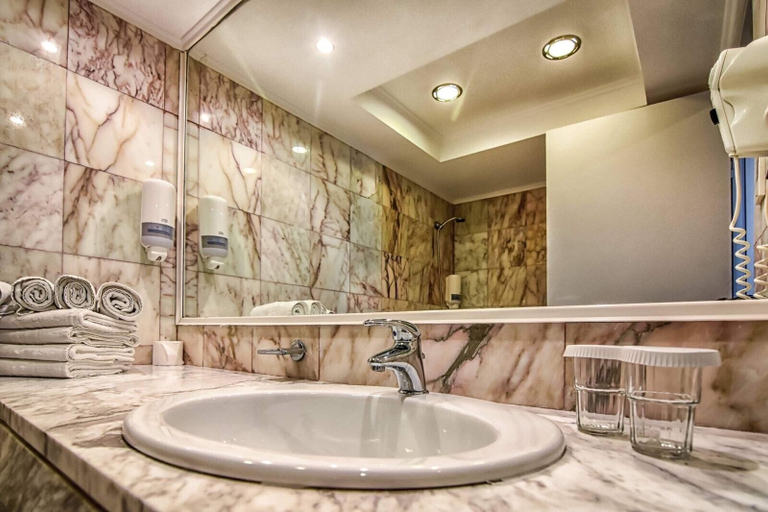 Bathroom 4, Kresten Palace Hotel, South Aegean