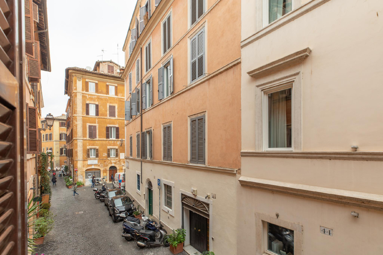 Others 5, Innovative Pantheon House, Rome