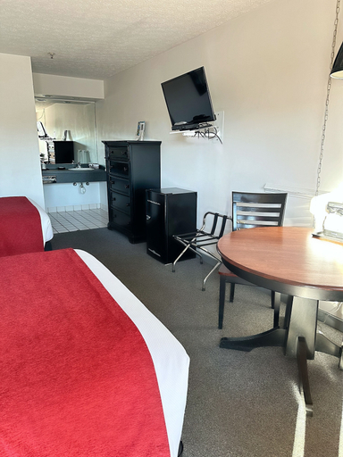 Bedroom 2, Baja Motel, Garrett