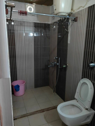 Bathroom 4, Hotel Sanjivani Heritage, Dibrugarh
