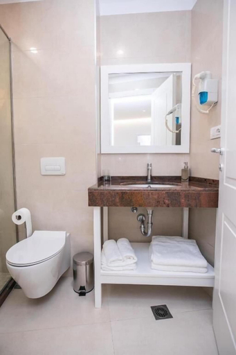 Bathroom 5, Hotel Elior, Tirana