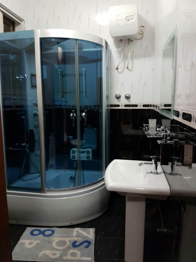 Bathroom 3, 2Bedrooms Private. Apart. Junction Mall, Accra