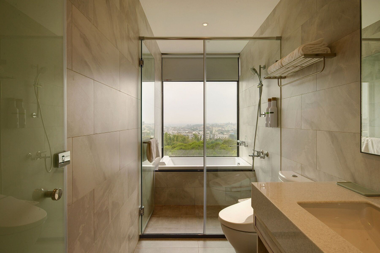 Bathroom 5, Shine World 11, Taichung