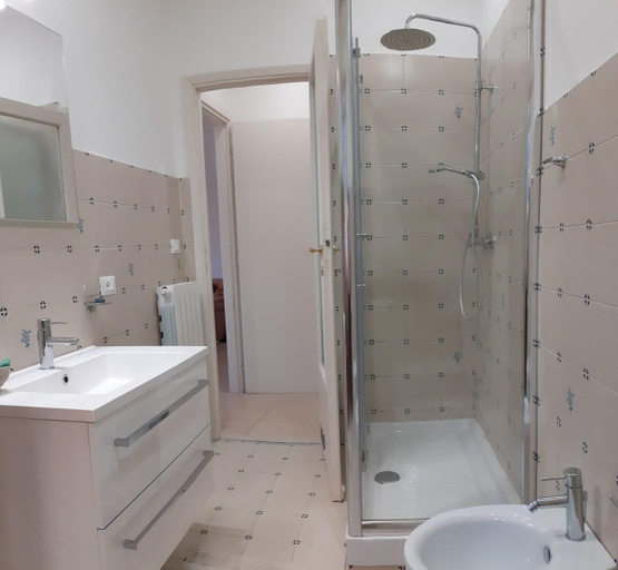Bathroom 2, Casa Galante Ostia Centro ,a wonderful apartment, Roma