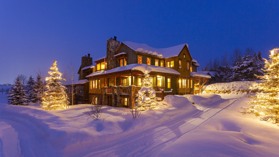 Exterior & Views