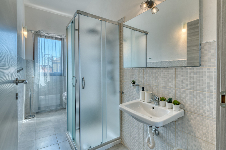 Bathroom 2, IzzHome Cozy Sunflowers 2, Cagliari