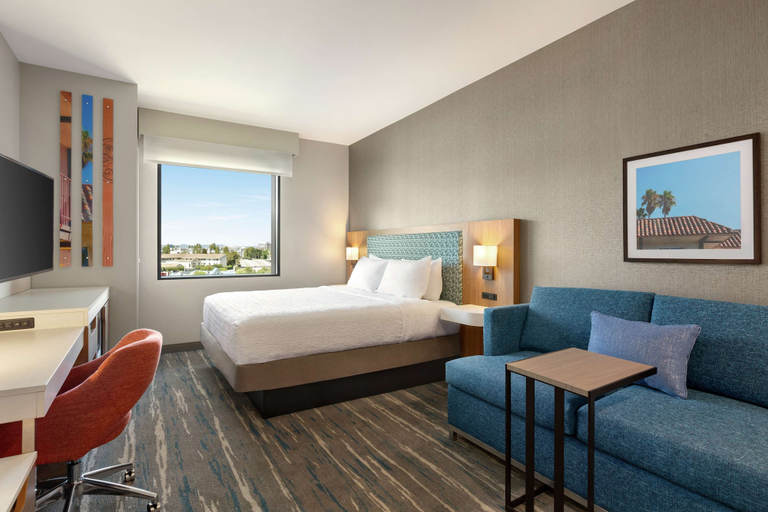 Bedroom 4, Hampton Inn & Suites San Mateo-San Francisco Airport, San Mateo