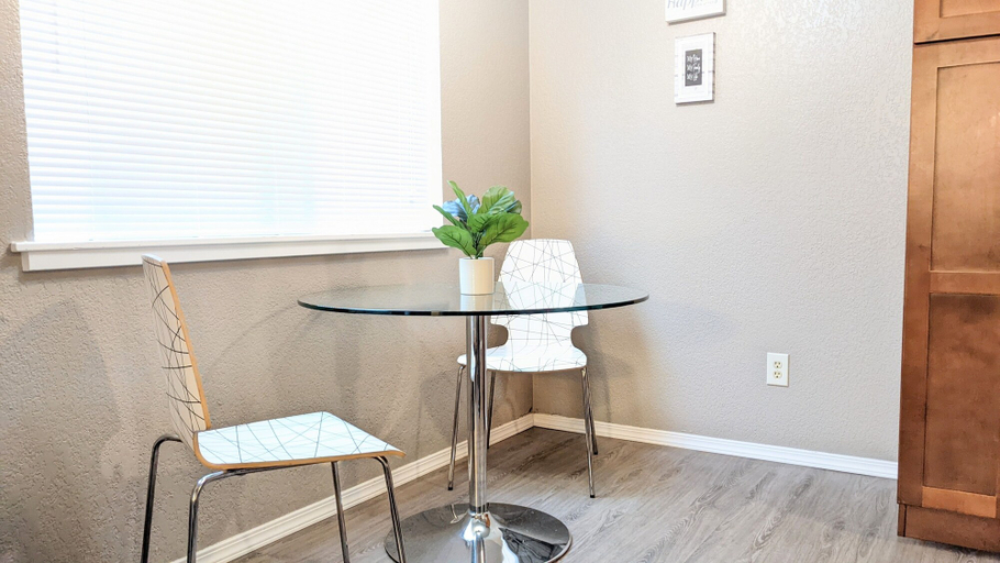 Others 5, Beautiful Midtown Apartment - Huv, Kitsap