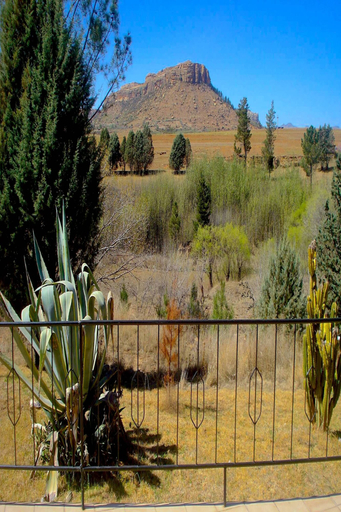 Others 4, Khutsong Lodge